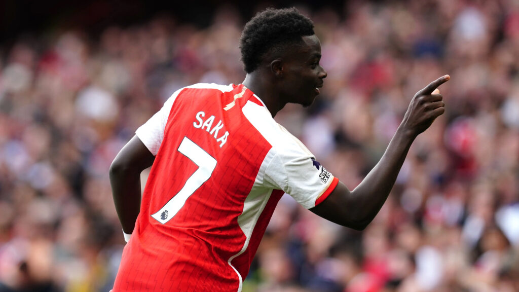 Le PSG veut signer Bukayo Saka